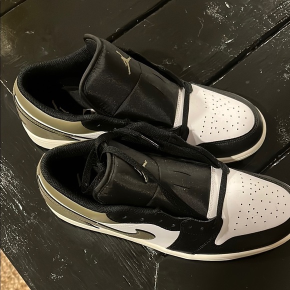 Nike Air Jordan Men's Black and White Sneakers